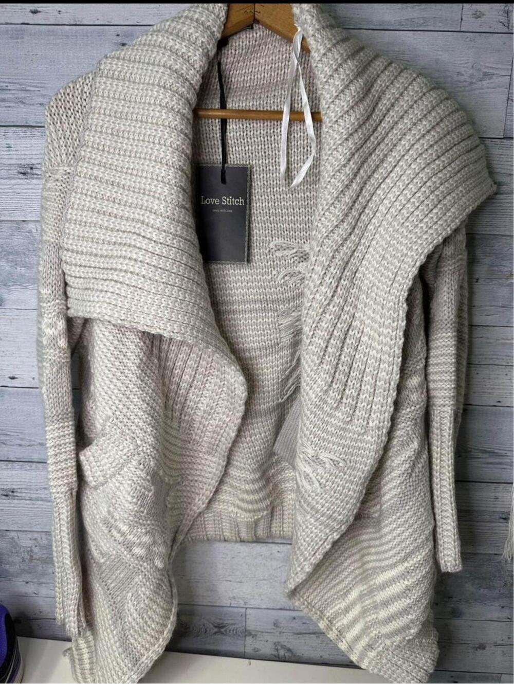 Love Stitch Womens Sweater Size Small New with Tags - Picture 1 of 2